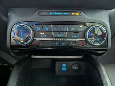 Used 2022 Ford Escape SE w/ Cold Weather Package image 16