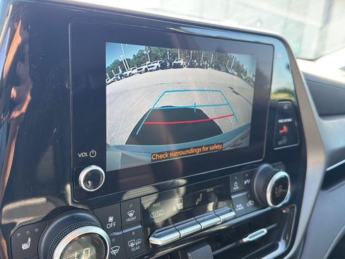 Used 2023 Toyota Highlander XLE FWD image 26