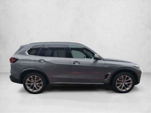 Used 2024 BMW X5 xDrive40i w/ Premium Package image 4