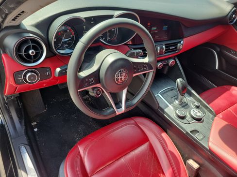 Used 2018 Alfa Romeo Giulia w/ Nero Edizione RWD image 12