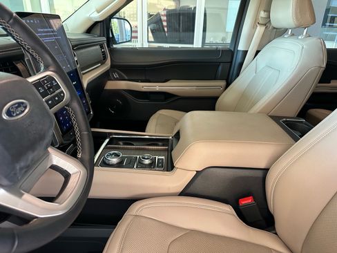 Used 2024 Ford Expedition Max Limited AWD/4WD image 19
