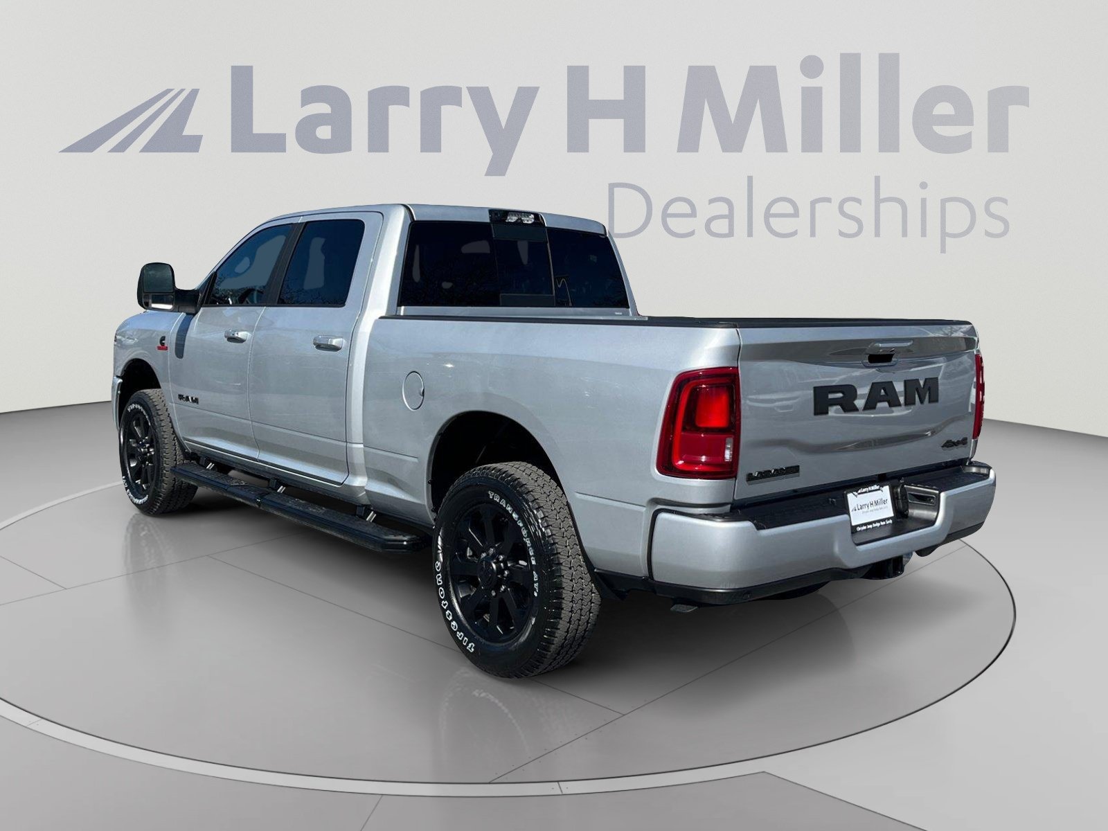 New 2026 RAM 2500 Laramie AWD/4WD image 3