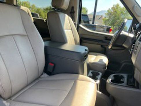 Used 2016 Nissan NV 3500 SL image 11