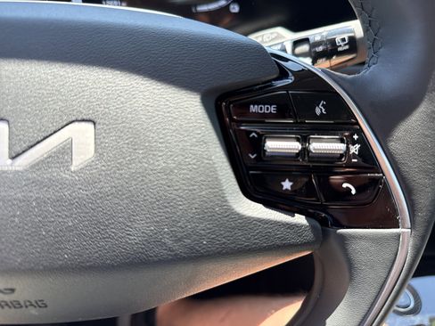Certified 2023 Kia Niro EX FWD image 19