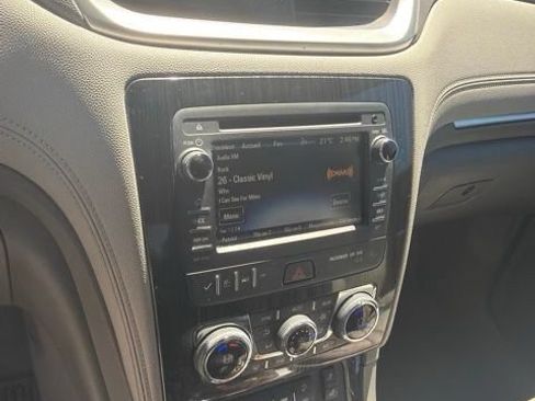 Used 2017 Chevrolet Traverse LT AWD/4WD image 10