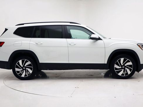 Used 2025 Volkswagen Atlas SE AWD/4WD image 3