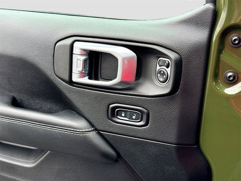 Used 2022 Jeep Wrangler Unlimited Sahara image 26