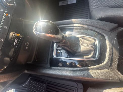 Used 2020 Nissan Rogue Sport S image 25