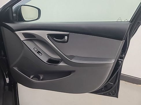 Used 2014 Hyundai Elantra SE FWD image 12