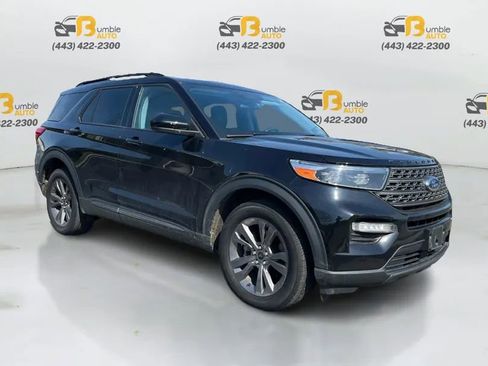 Used 2022 Ford Explorer XLT w/ Equipment Group 202A AWD/4WD image 3