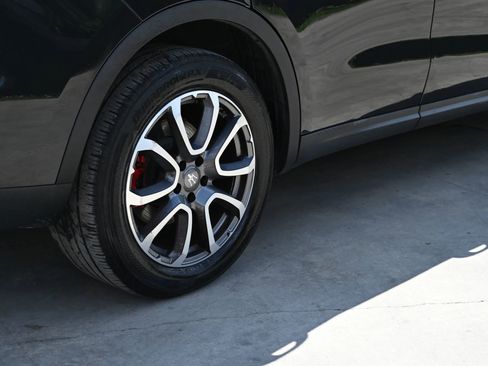 Used 2017 Maserati Levante AWD/4WD image 14
