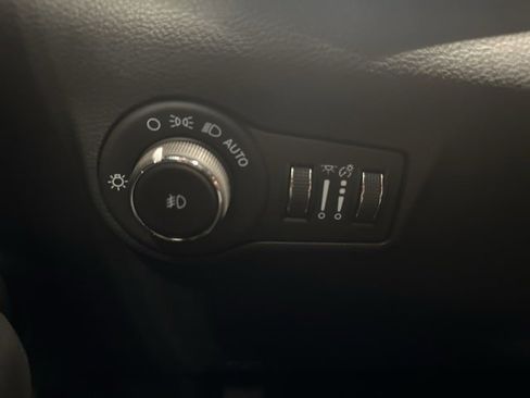 New 2025 Jeep Compass Latitude w/ Sun & Sound Group image 24