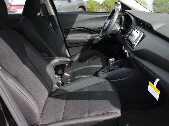 Certified 2025 Nissan Kicks Play S FWD image 31