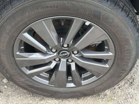 Used 2025 Nissan Pathfinder SV FWD image 29