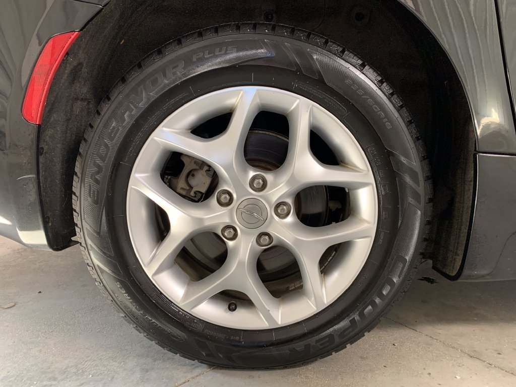 Used 2017 Chrysler Pacifica Touring-L Plus w/ Tire & Wheel Group FWD image 9