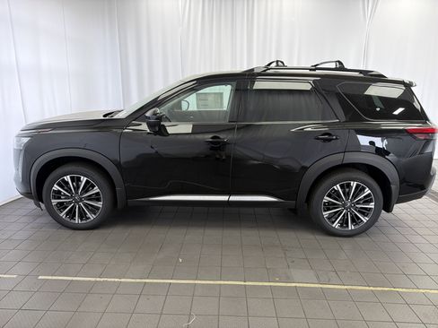 New 2026 Nissan Pathfinder Platinum FWD image 8