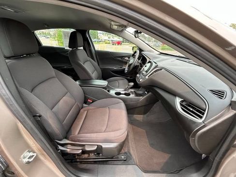 Used 2024 Chevrolet Malibu LT FWD image 32