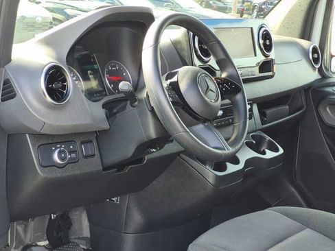 Used 2025 Mercedes-Benz Sprinter 2500 image 9