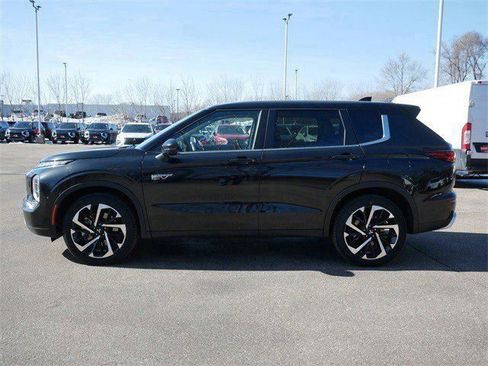 Used 2025 Mitsubishi Outlander SE image 4