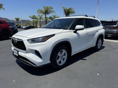 Used 2020 Toyota Highlander L FWD image 5