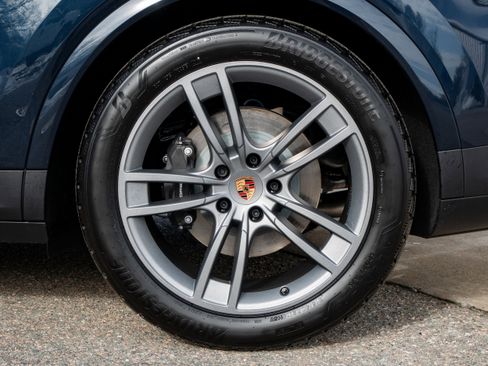 New 2026 Porsche Cayenne AWD/4WD image 17