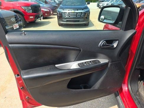 Used 2015 Dodge Journey SXT w/ Flexible Seating Group FWD image 17