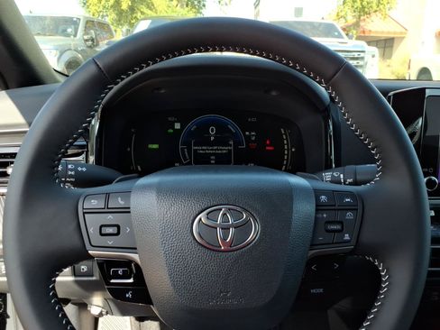 Used 2026 Toyota Camry SE FWD image 19