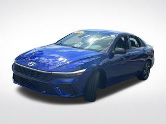 Used 2025 Hyundai Elantra SEL FWD video 3