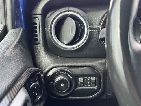 Used 2019 Jeep Wrangler Unlimited Sahara AWD/4WD image 24