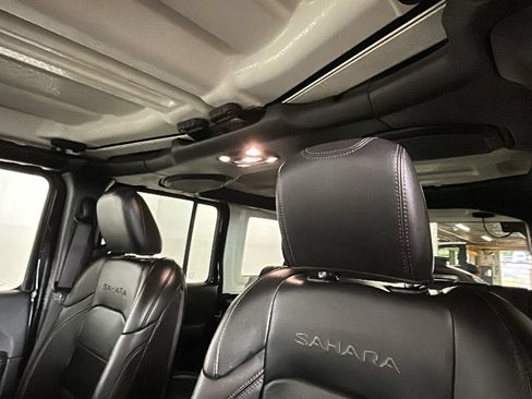 Used 2023 Jeep Wrangler Unlimited Sahara w/ Cold Weather Group AWD/4WD image 13