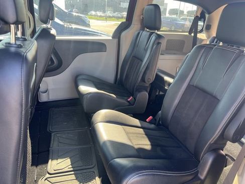 Used 2019 Dodge Grand Caravan SXT image 9