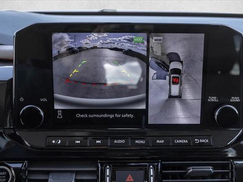 Used 2023 Nissan Pathfinder Platinum image 18