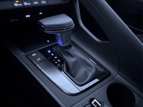 Certified 2025 Hyundai Elantra Sport image 32