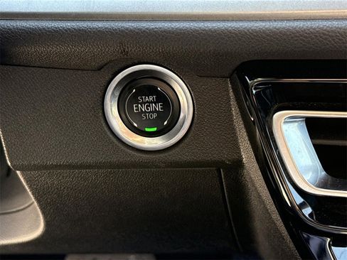 Used 2024 Chevrolet Traverse LT image 13