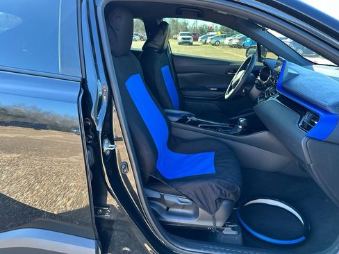 Used 2021 Toyota C-HR XLE image 22