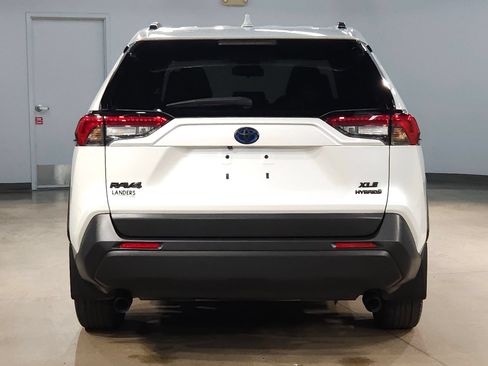 Used 2024 Toyota RAV4 XLE Premium AWD/4WD image 6