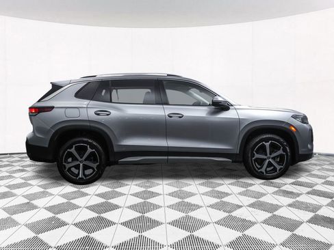 Used 2025 Volkswagen Tiguan SE image 37