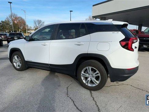 Used 2022 GMC Terrain SLE image 7