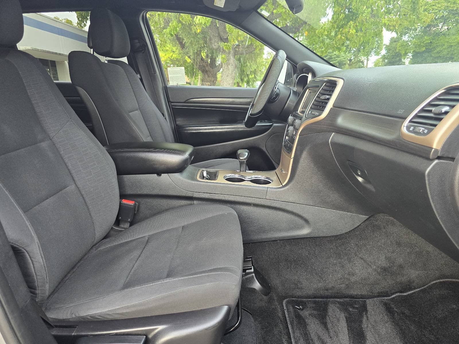 Used 2015 Jeep Grand Cherokee Laredo w/ Quick Order Package 23E RWD image 19