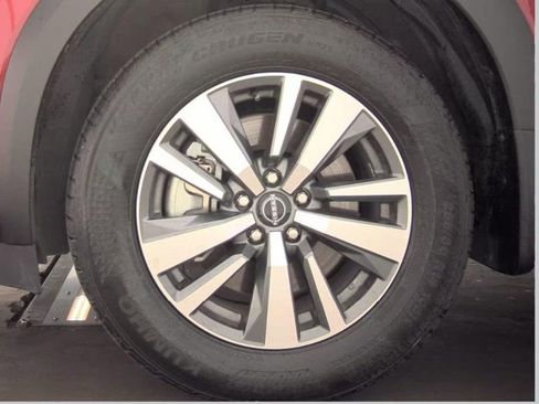 Used 2025 Nissan Pathfinder SL image 11