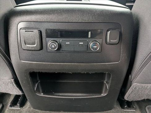 Used 2018 GMC Yukon SLE w/ SLE Value Package image 18