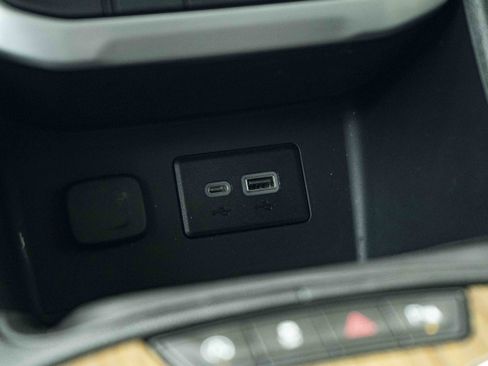 Used 2021 GMC Acadia SLE FWD image 34