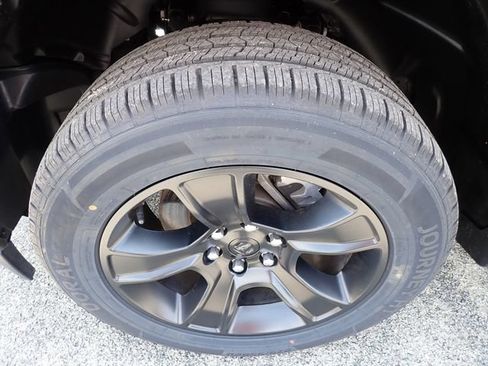 Used 2023 RAM 1500 Big Horn AWD/4WD image 12