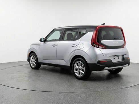 Used 2025 Kia Soul LX w/ LX Technology Package FWD image 6