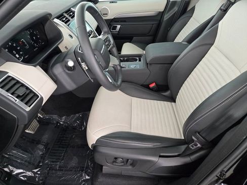 Used 2025 Land Rover Discovery Dynamic SE AWD/4WD image 10