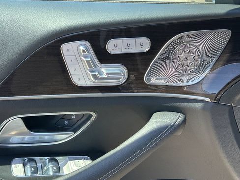 Used 2025 Mercedes-Benz GLS 450 4MATIC image 12