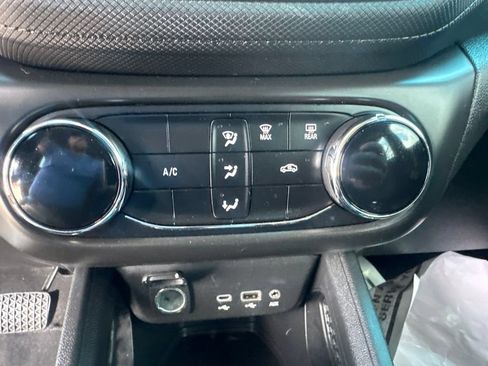 Used 2023 Chevrolet TrailBlazer LS FWD image 16