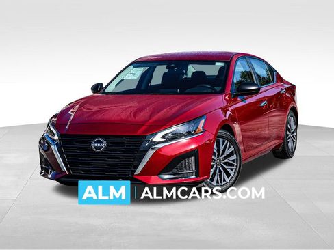 Used 2025 Nissan Altima 2.5 SV FWD image 1