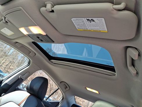 Used 2023 Nissan Sentra SR w/ SR Premium Package image 15