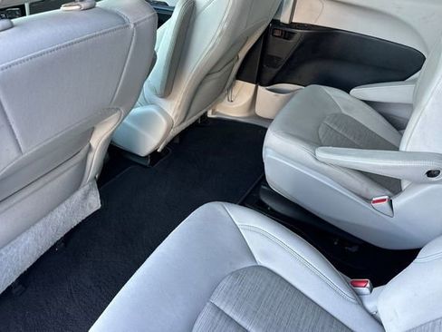 Used 2018 Chrysler Pacifica Touring Plus image 16